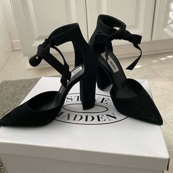 Heels - Picture 2 of 5